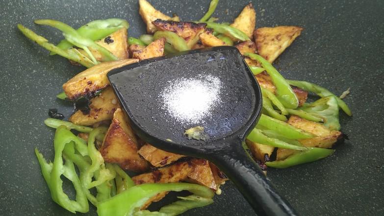 香辣醬尖椒炒豆腐的做法-香辣味炒菜譜-易網健康養生網 香辣醬尖椒炒豆腐的做法-香辣味炒菜譜