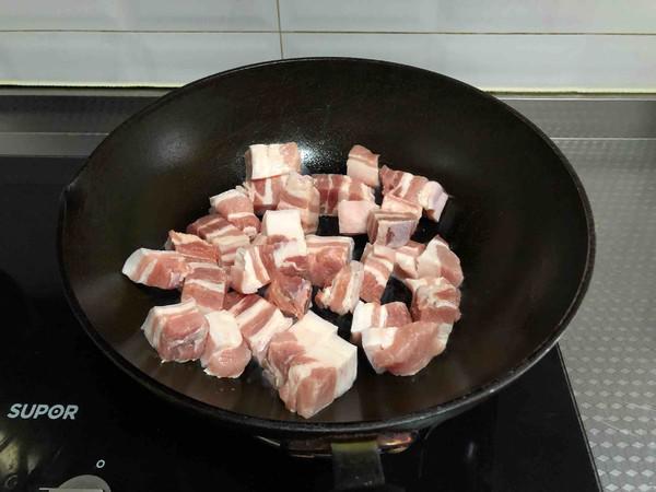 五花肉燉鵪鶉蛋的做法-咸鮮味燉菜譜