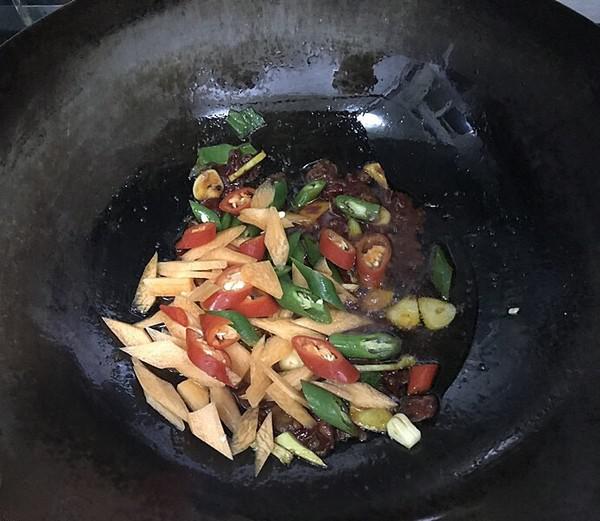 香辣花蛤的做法-香辣味爆菜譜