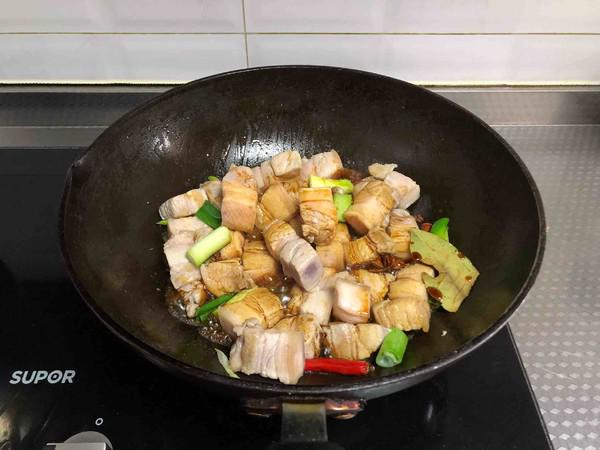 五花肉燉鵪鶉蛋的做法-咸鮮味燉菜譜