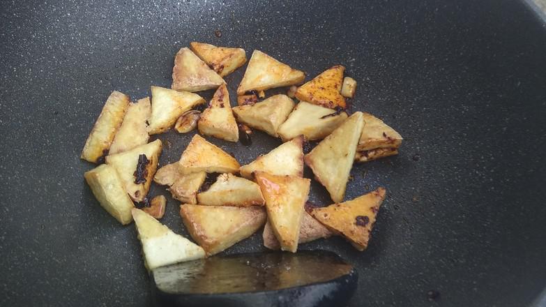 香辣醬尖椒炒豆腐的做法-香辣味炒菜譜-易網健康養生網 香辣醬尖椒炒豆腐的做法-香辣味炒菜譜