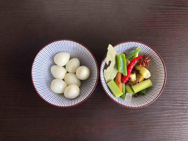 五花肉燉鵪鶉蛋的做法-咸鮮味燉菜譜