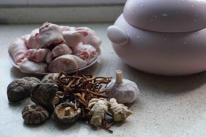 醬汁菌菇蹄尖的做法-家常味燜菜譜