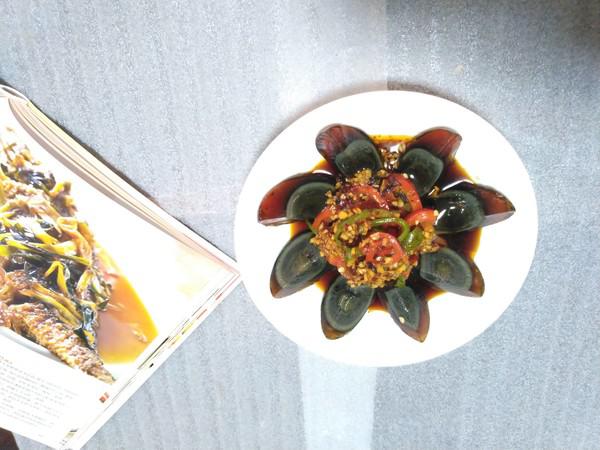 雙椒虎皮皮蛋的做法-麻辣味拌菜譜