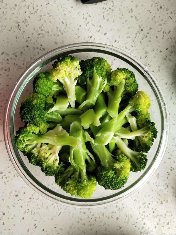 清爽西藍花的做法-咸鮮味煮菜譜