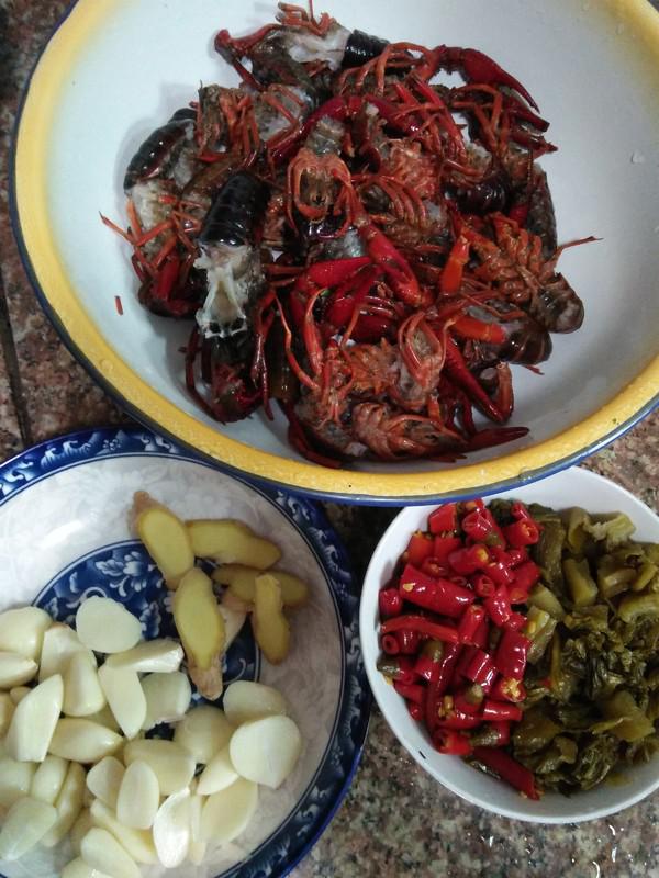 酸菜小龍蝦的做法-蒜香味炒菜譜