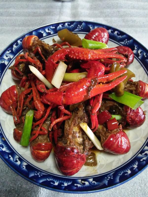 酸菜小龍蝦的做法-蒜香味炒菜譜