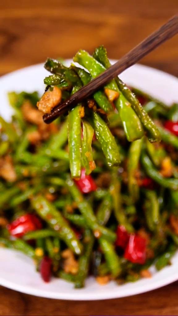 少油版干煸豆角的做法-香辣味炒菜譜-易網健康養生網 少油版干煸豆角的做法-香辣味炒菜譜
