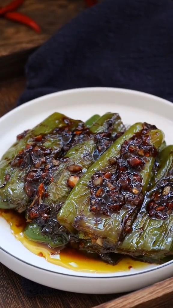 虎皮青椒的做法-家常味炒菜譜-易網健康養生網 虎皮青椒的做法-家常味炒菜譜