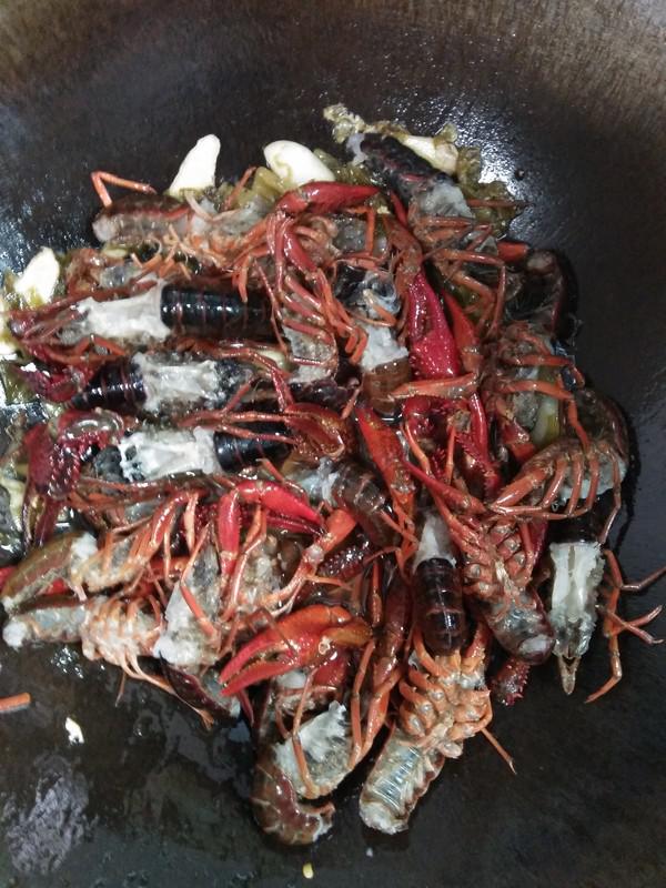 酸菜小龍蝦的做法-蒜香味炒菜譜