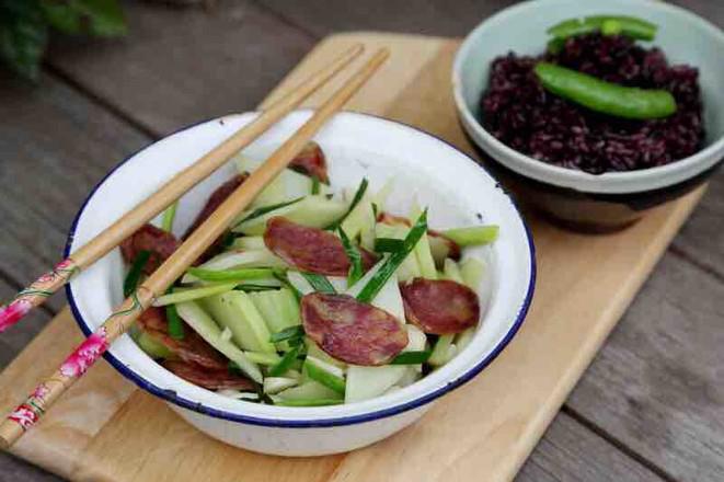 臘腸炒芥藍(lán)的做法-咸鮮味炒菜譜