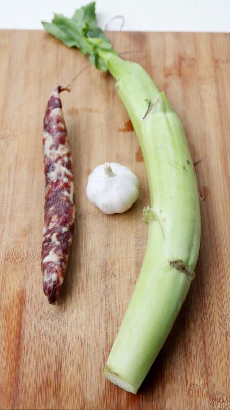 臘腸炒芥藍(lán)的做法-咸鮮味炒菜譜