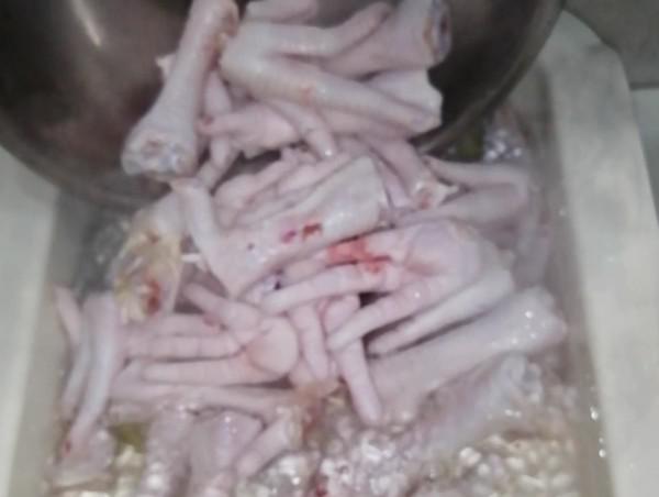 網紅酸辣雞爪的做法-酸辣味煮菜譜