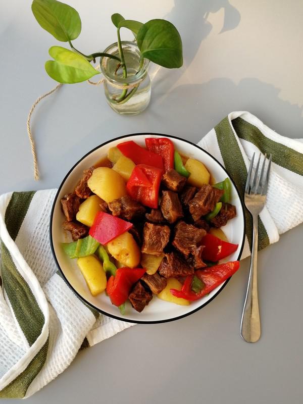 青紅椒土豆燉牛肉的做法-咸鮮味燉菜譜