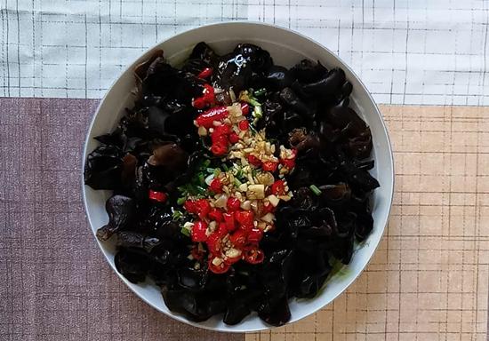涼拌黑木耳的做法-酸辣味拌菜譜