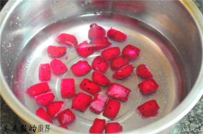 火龍果丸子拌黃瓜的做法-家常味拌菜譜