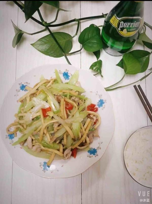 芹菜干子炒肉絲的做法-家常味炒菜譜