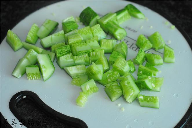 火龍果丸子拌黃瓜的做法-家常味拌菜譜