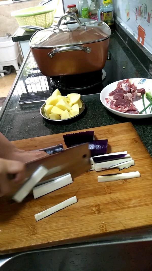 茄子愛上豆角的做法-家常味炒菜譜