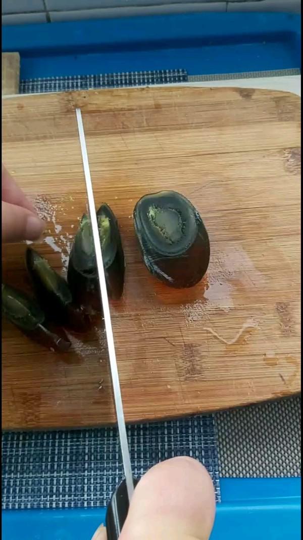 苦菊皮蛋的做法-酸甜味拌菜譜