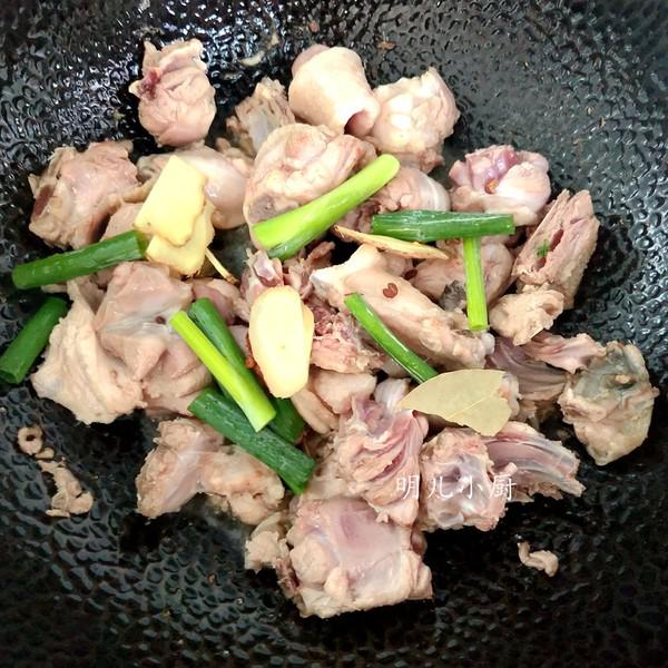 燉炒大公雞的做法-家常味燉菜譜