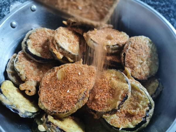 炸茄盒的做法-家常味炸菜譜