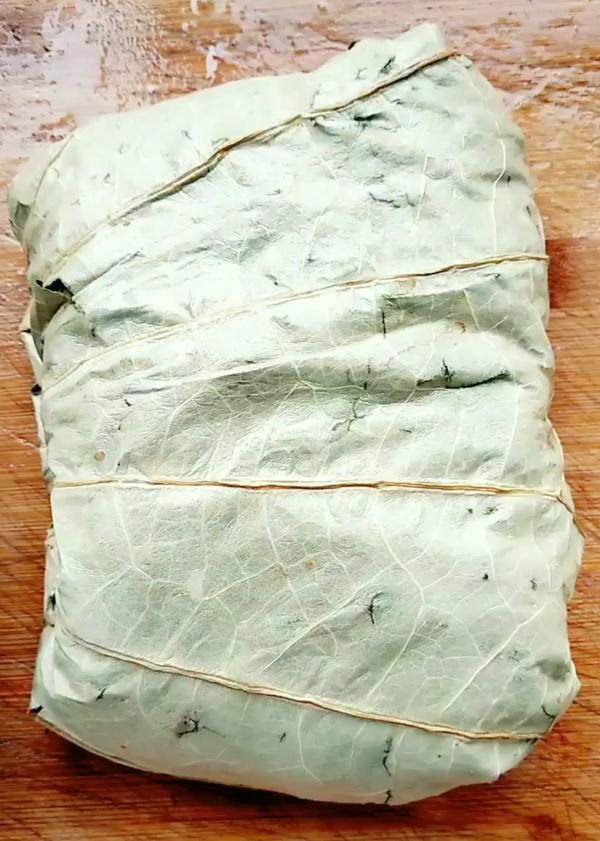 《荷葉糯米雞》的做法-咸鮮味蒸菜譜