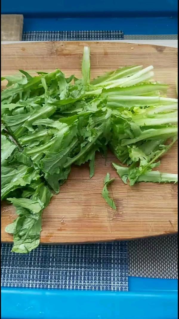 苦菊皮蛋的做法-酸甜味拌菜譜