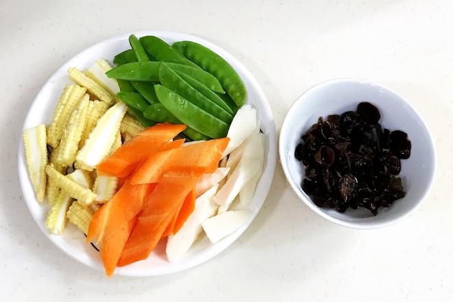 玉米筍炒時(shí)蔬的做法-家常味炒菜譜-易網(wǎng)健康養(yǎng)生網(wǎng) 玉米筍炒時(shí)蔬的做法-家常味炒菜譜