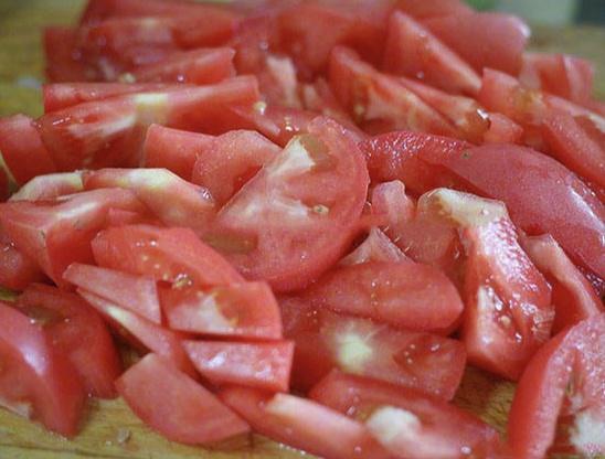 【番茄燉牛肉】的做法-家常味燉菜譜