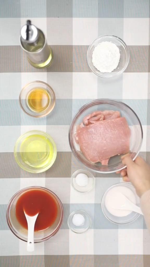 糖醋里脊的做法-家常味炒菜譜-易網(wǎng)<a href=http://m.henggaotouzi.com/ target=_blank class=infotextkey>健康養(yǎng)生</a>網(wǎng) 糖醋里脊的做法-家常味炒菜譜