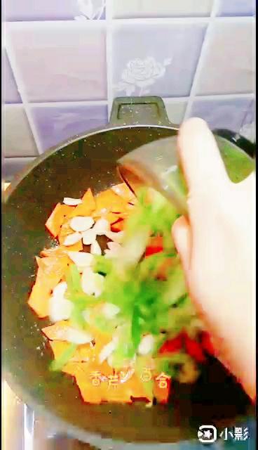 香芹百合的做法-家常味炒菜譜