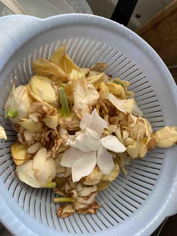 素炒梔子花的做法-香辣味炒菜譜-易網<a href=http://m.henggaotouzi.com/ target=_blank class=infotextkey>健康養生</a>網 素炒梔子花的做法-香辣味炒菜譜