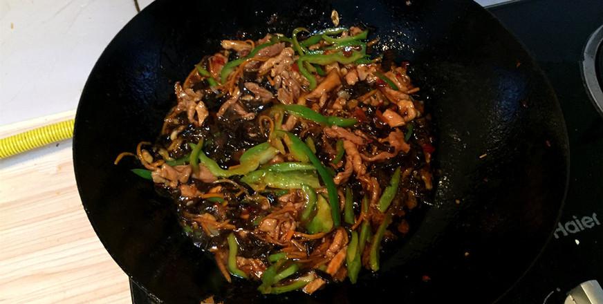 魚香肉絲，小美的美食的做法-魚香味炒菜譜