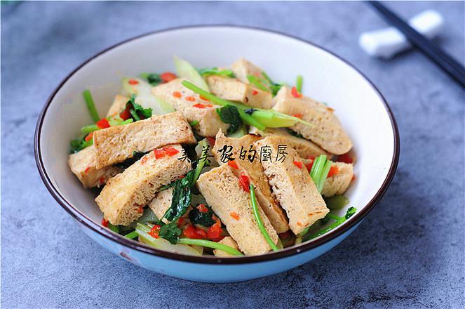 白菜苔炒凍豆腐的做法-家常味炒菜譜-易網健康養生網 白菜苔炒凍豆腐的做法-家常味炒菜譜