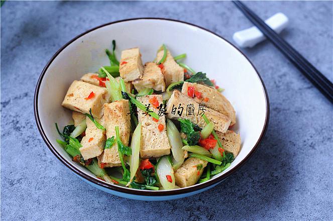 白菜苔炒凍豆腐的做法-家常味炒菜譜-易網健康養生網 白菜苔炒凍豆腐的做法-家常味炒菜譜