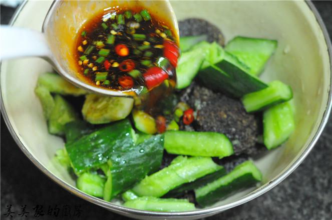 血粑拌黃瓜的做法-家常味拌菜譜-易網(wǎng)健康養(yǎng)生網(wǎng) 血粑拌黃瓜的做法-家常味拌菜譜