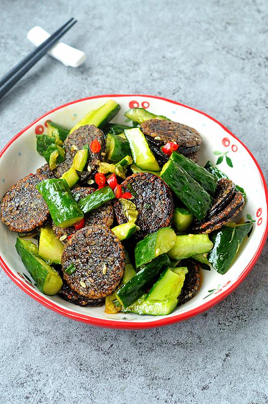 血粑拌黃瓜的做法-家常味拌菜譜-易網(wǎng)健康養(yǎng)生網(wǎng) 血粑拌黃瓜的做法-家常味拌菜譜