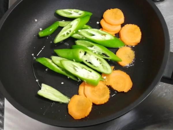 青椒炒豬心的做法-家常味炒菜譜