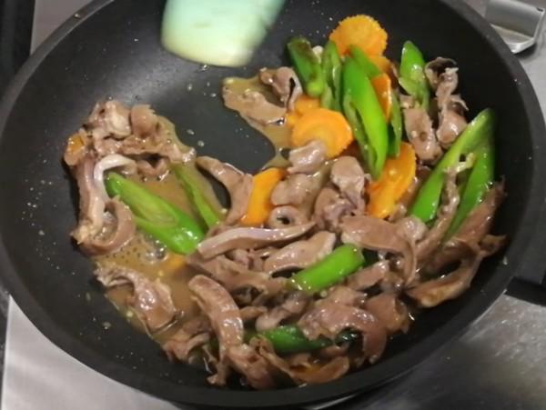 青椒炒豬心的做法-家常味炒菜譜