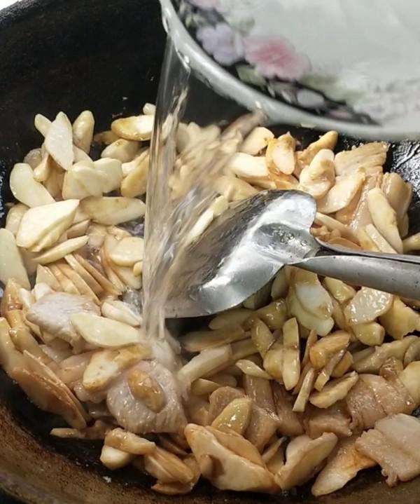 菱角米炒肉的做法-咸鮮味炒菜譜