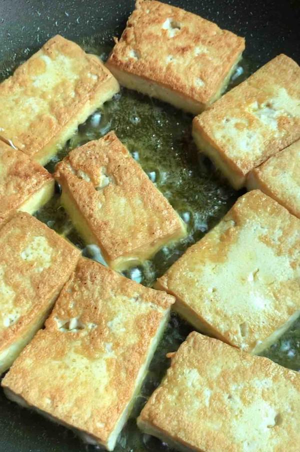 紅燒豆腐塊的做法-家常味燒菜譜-易網<a href=http://m.henggaotouzi.com/ target=_blank class=infotextkey>健康養生</a>網 紅燒豆腐塊的做法-家常味燒菜譜