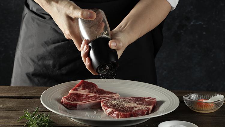 網(wǎng)紅嫩烤牛扒的做法-咸鮮味蒸菜譜