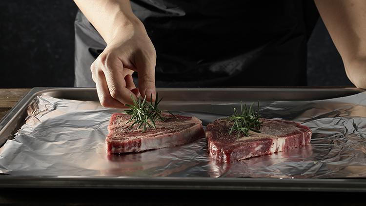 網(wǎng)紅嫩烤牛扒的做法-咸鮮味蒸菜譜