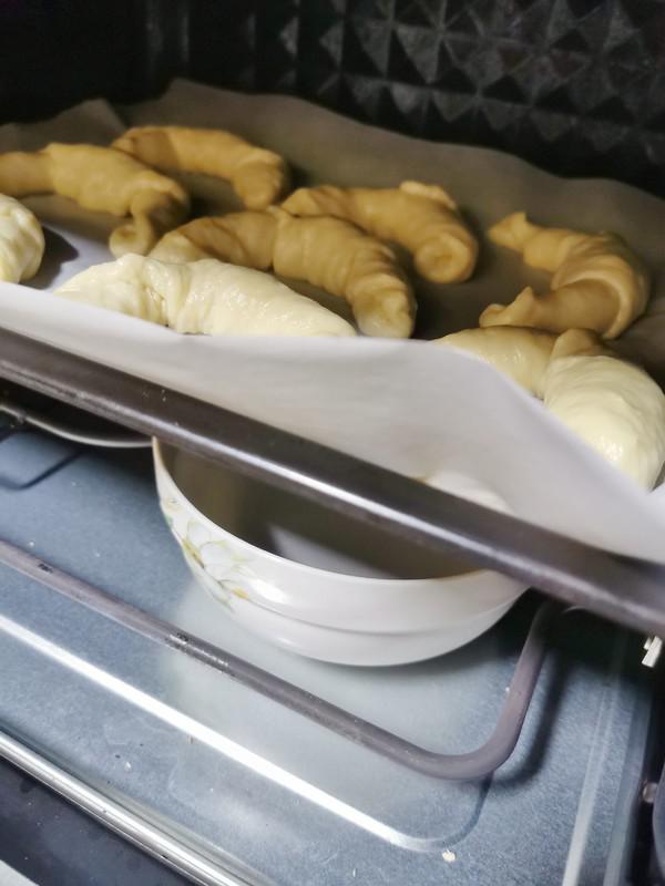 牛角軟面包的做法-甜味烘焙菜譜