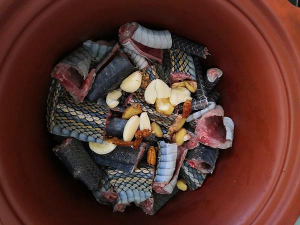 火腿肉燉烏梢蛇的做法-咸鮮味燉菜譜