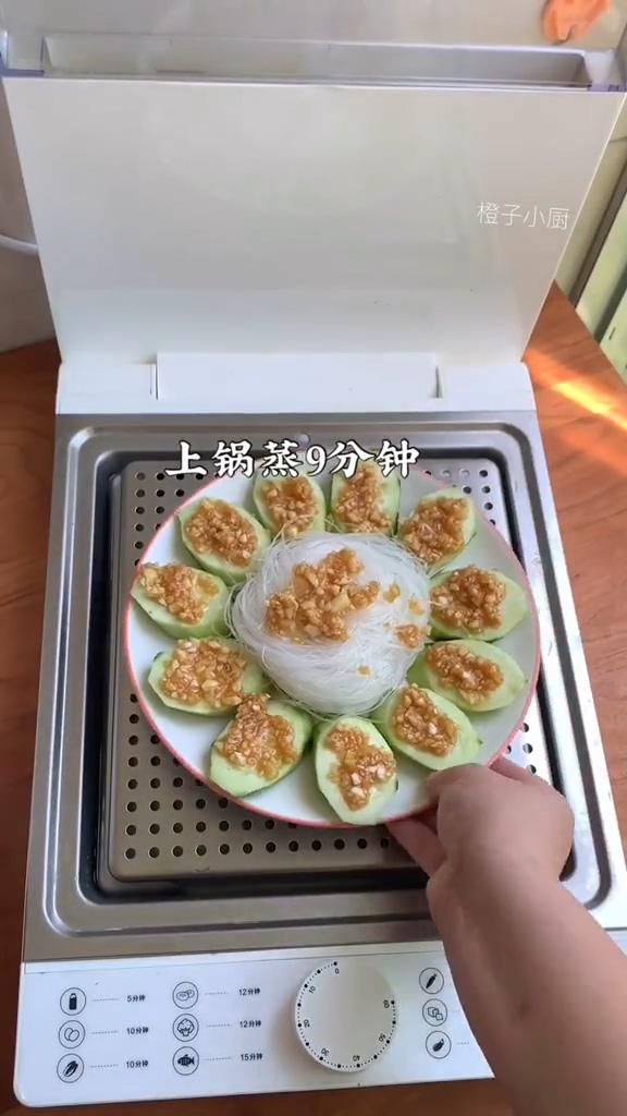 蒜蓉粉絲絲瓜的做法-蒜香味蒸菜譜-易網健康養生網 蒜蓉粉絲絲瓜的做法-蒜香味蒸菜譜