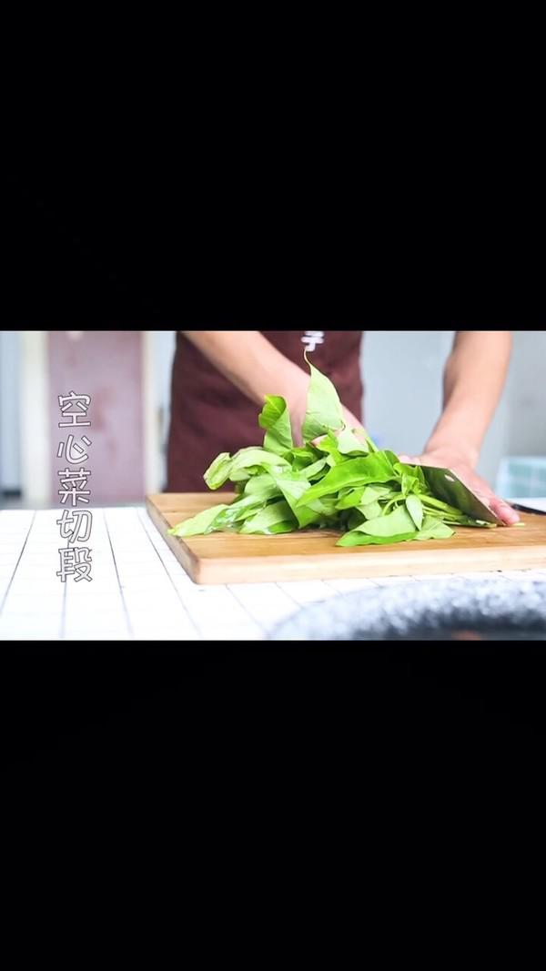 爆炒空心菜的做法-蒜香味炒菜譜-易網<a href=http://m.henggaotouzi.com/ target=_blank class=infotextkey>健康養生</a>網 爆炒空心菜的做法-蒜香味炒菜譜