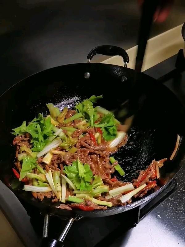 豆瓣芹菜炒牛肉的做法-咸鮮味炒菜譜-易網健康養生網 豆瓣芹菜炒牛肉的做法-咸鮮味炒菜譜