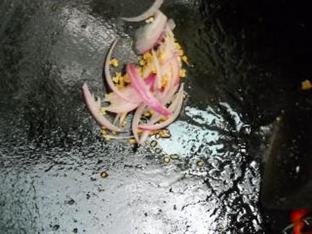 洋蔥雞絲西蘭花的做法-家常味炒菜譜-易網健康養生網 洋蔥雞絲西蘭花的做法-家常味炒菜譜